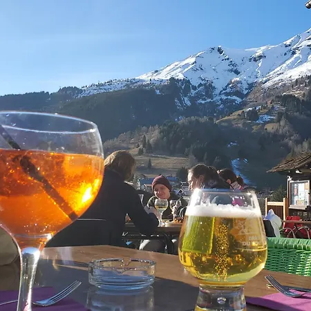Aux Pieds Et Pieds Dans L'eau * Les Contamines-Montjoie